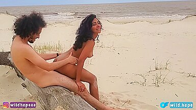 Morena Sexy Tiene Sexo Con Su Novio En La Playa Enfrente De Todos - Wild Hope Onlyfans Leaked Video